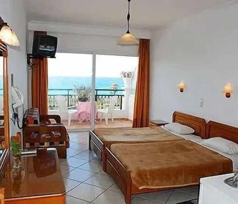 Üç Kişilik Oda, Deniz Manzaralı