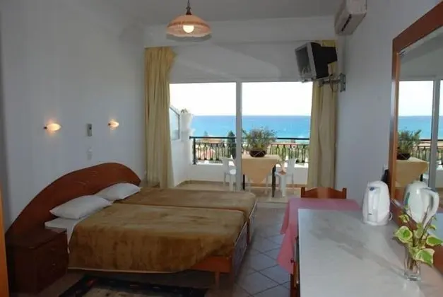 Üç Kişilik Oda, Deniz Manzaralı