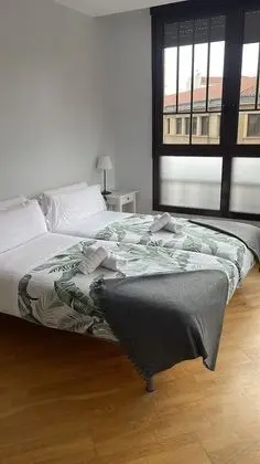 İki Ayrı Yataklı Oda, Ortak Banyo