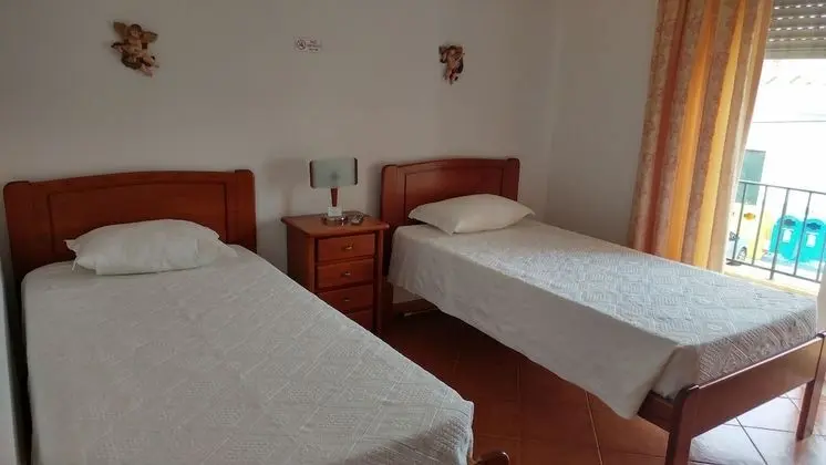 İki Ayrı Yataklı Oda, Ortak Banyo