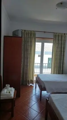 İki Ayrı Yataklı Oda, Ortak Banyo