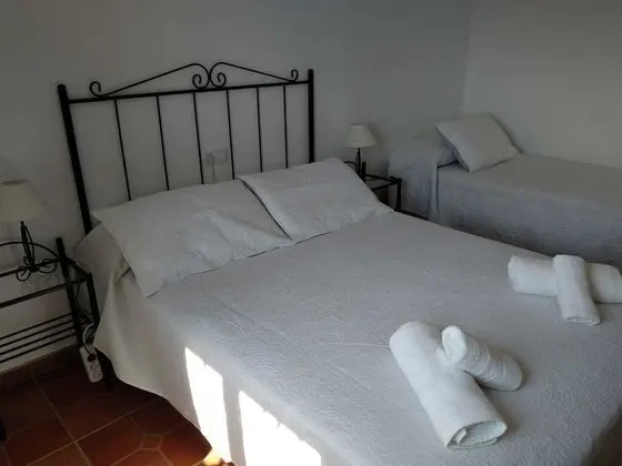 Basic Üç Kişilik Oda, Ortak Banyo