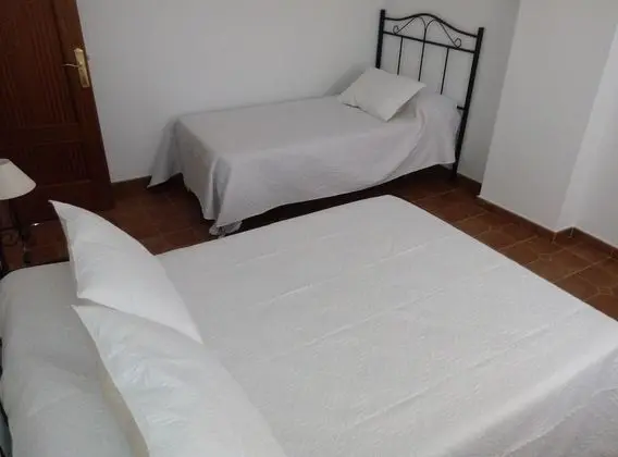 Basic Üç Kişilik Oda, Ortak Banyo