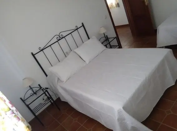 Basic Üç Kişilik Oda, Ortak Banyo