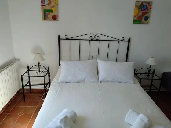 Basic Üç Kişilik Oda, Ortak Banyo