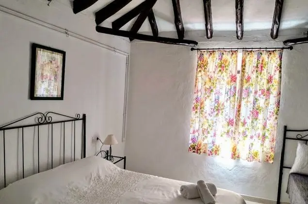 Basic Üç Kişilik Oda, Ortak Banyo