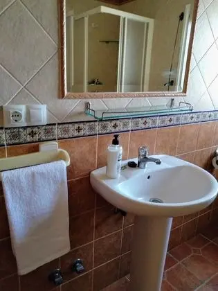 Tek Büyük Yataklı Oda, Ortak Banyo