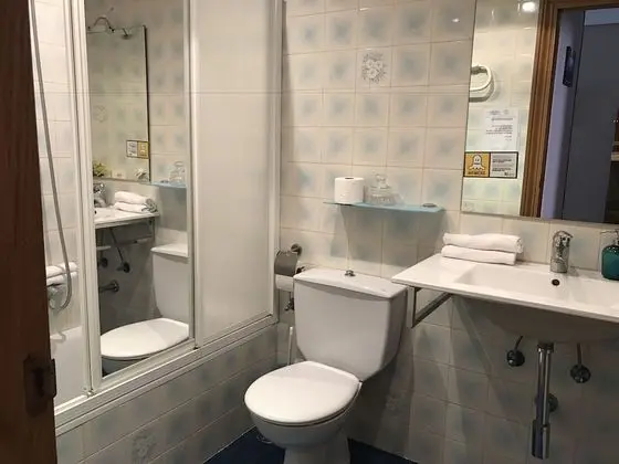 Tek Büyük Yataklı Oda, Ortak Banyo