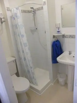İki Ayrı Yataklı Oda (with Shower )