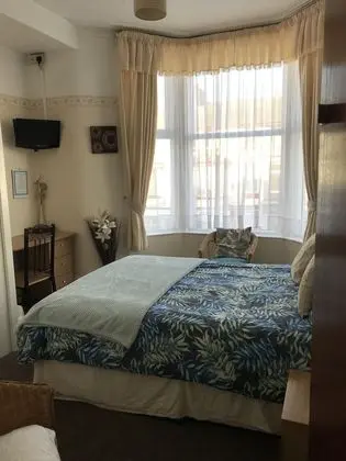 Tek Büyük Yataklı Oda (with Shower )