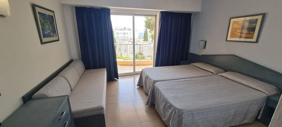 Tek Büyük Yataklı Oda, Havuz Manzaralı