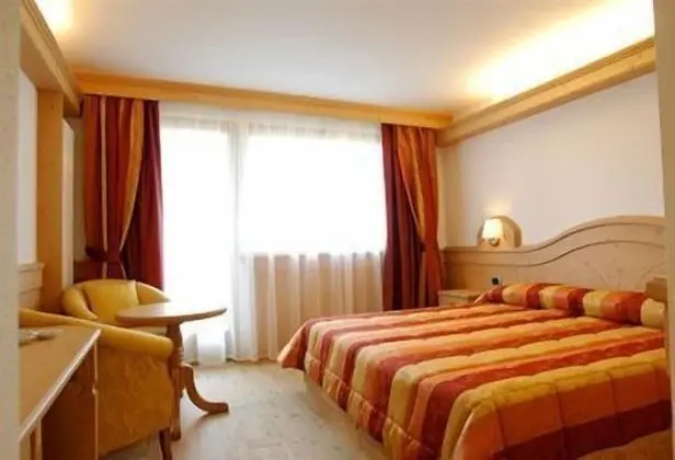 Tek Büyük veya İki Ayrı Yataklı Oda (Spa Access)