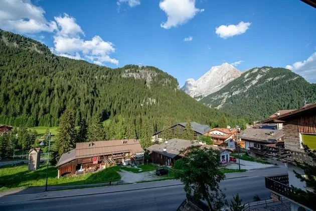 Family Oda, Balkon, Dağ Manzaralı
