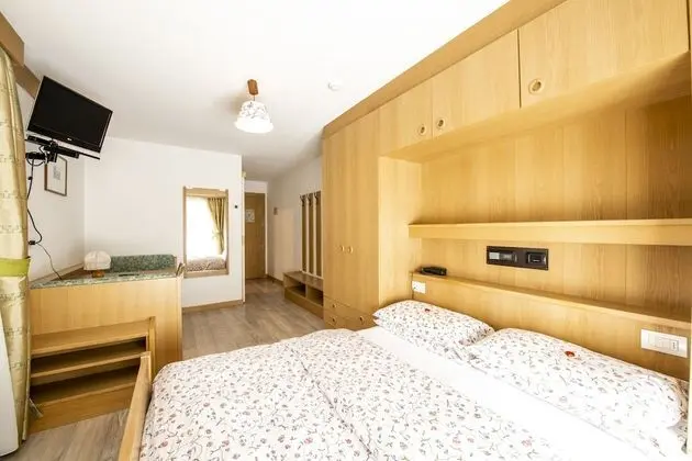 Standard Tek Büyük veya İki Ayrı Yataklı Oda, Balkon, Dağ Manzaralı