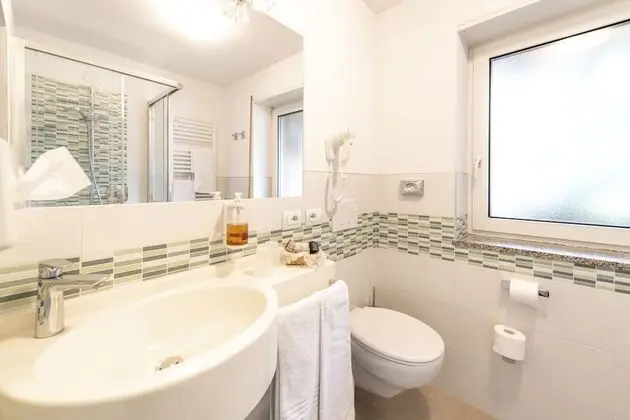 Standard Tek Büyük veya İki Ayrı Yataklı Oda, Balkon, Dağ Manzaralı