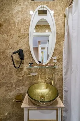 Bathroom sink