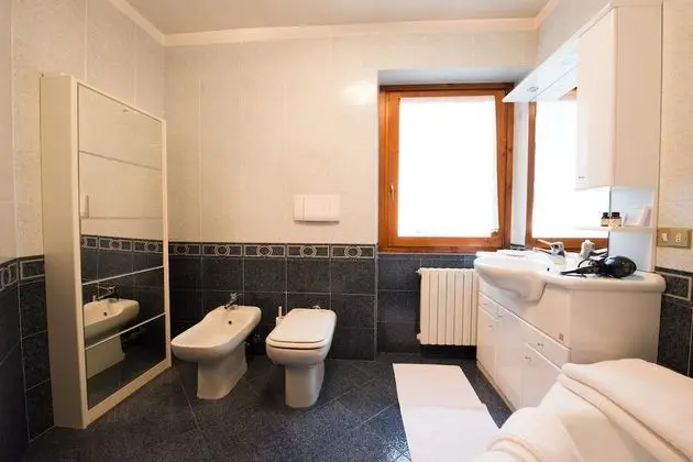 Standard Tek Büyük Yataklı Oda, Teras, Avlu Manzaralı