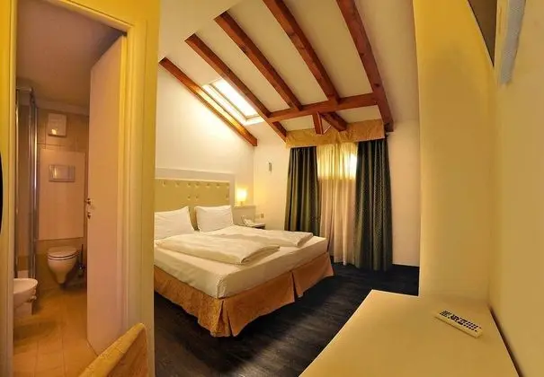 Classic Tek Büyük veya İki Ayrı Yataklı Oda