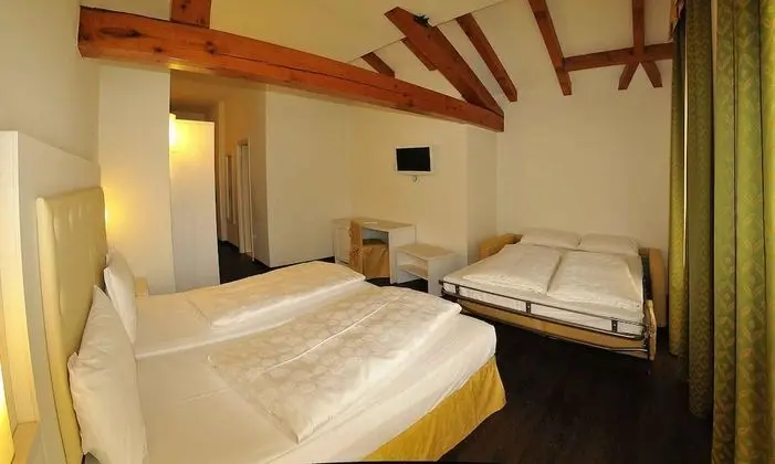 Classic Üç Kişilik Oda