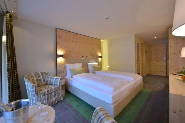 Deluxe Tek Büyük Yataklı Oda, Balkon, Dağ Manzaralı (Matterhorn)