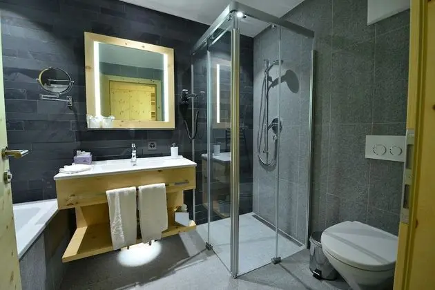 Deluxe Tek Büyük Yataklı Oda, Balkon, Dağ Manzaralı (Matterhorn)