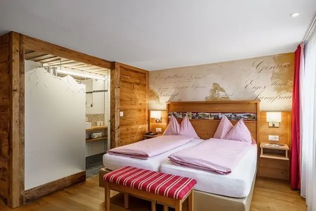 Superior Tek Büyük Yataklı Oda (Stammhaus /Chalet Enzian)
