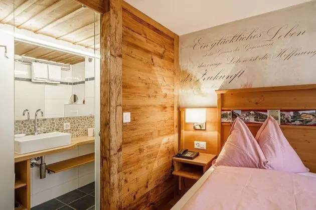 Superior Tek Büyük Yataklı Oda (Stammhaus /Chalet Enzian)