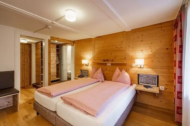 Superior Tek Büyük Yataklı Oda (Stammhaus /Chalet Enzian)