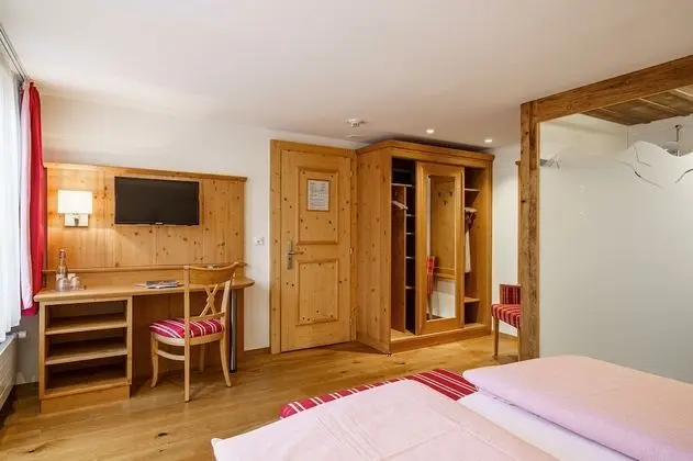 Superior Tek Büyük Yataklı Oda (Stammhaus /Chalet Enzian)