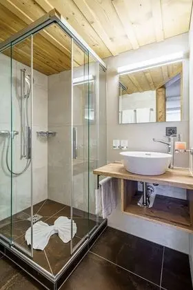 Superior Tek Büyük Yataklı Oda (Stammhaus /Chalet Enzian)