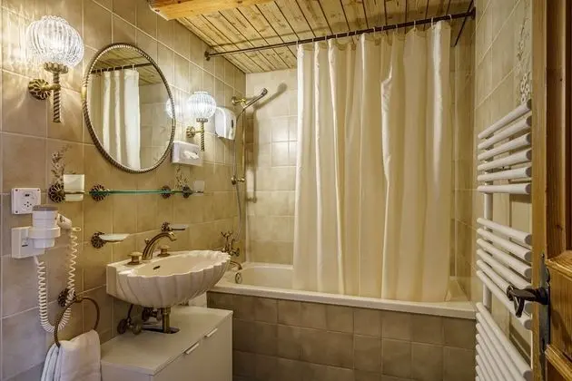 Superior Tek Büyük Yataklı Oda (Stammhaus /Chalet Enzian)