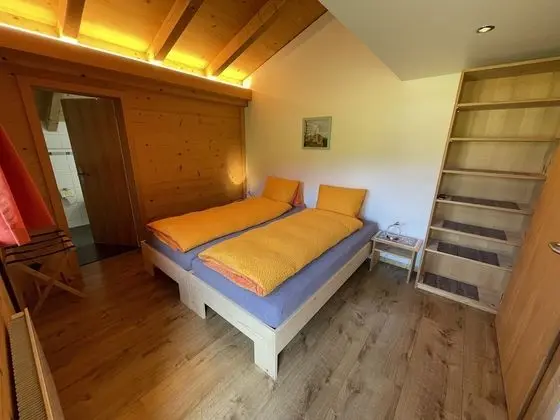 a.) Weidhaus-Fewo mit Balkon