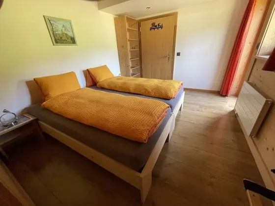 a.) Weidhaus-Fewo mit Balkon