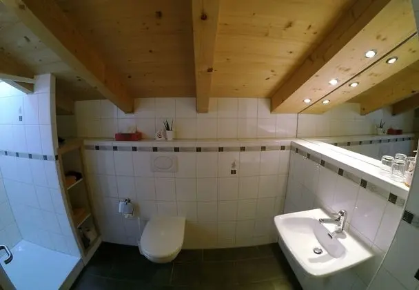 a.) Weidhaus-Fewo mit Balkon