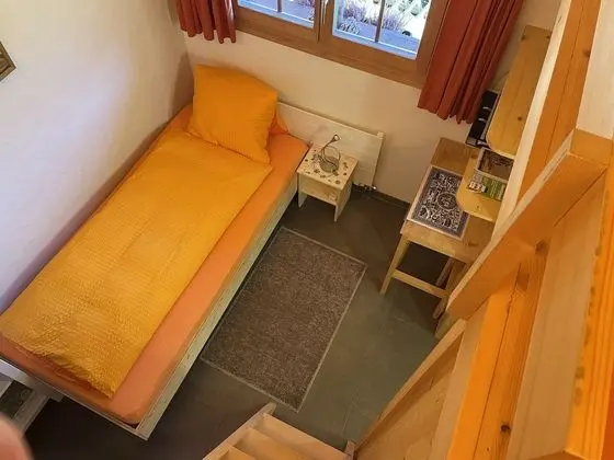 c.) Weidhaus-Stockbettzimmer