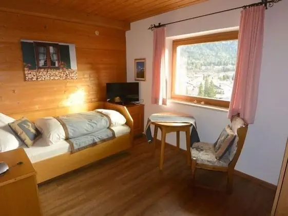 Ev (Goldenes Land; incl.70€ Cleaning Fee)