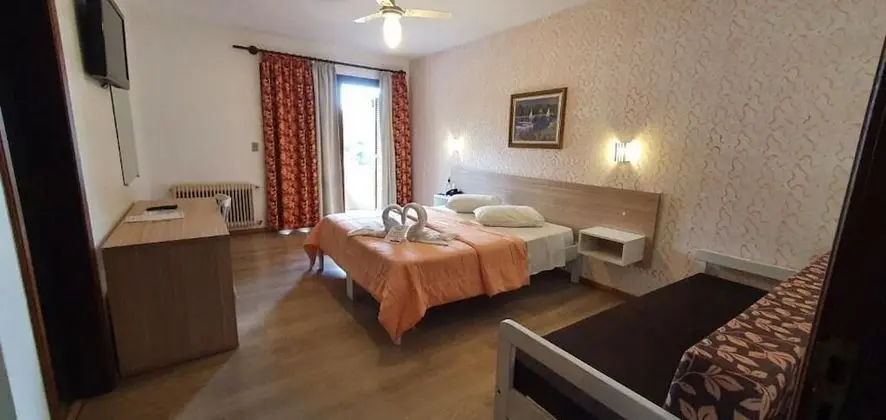 Standard Tek Büyük veya İki Ayrı Yataklı Oda