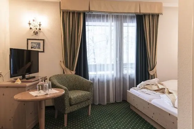 Junior Tek Büyük Yataklı Oda