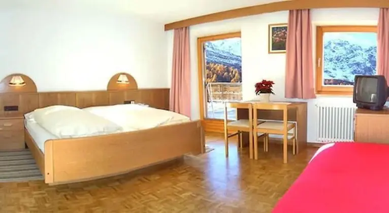 Comfort Tek Büyük veya İki Ayrı Yataklı Oda