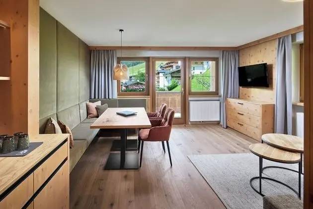 Süit, Balkon, Dağ Manzaralı (Feuerlilie)