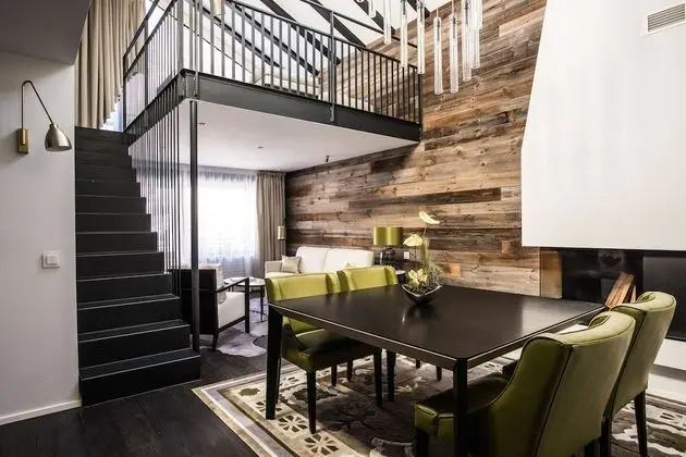 Penthouse Deluxe Suite