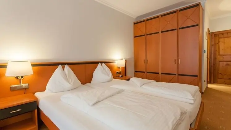 Büyük Yataklı Tek Kişilik Oda