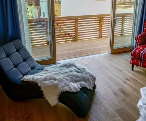 Alpenliebe Ensuite with Balcony, Boxspingbett, Nespresso machine, LP player