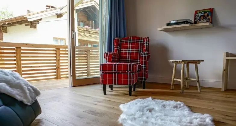 Alpenliebe Ensuite with Balcony, Boxspingbett, Nespresso machine, LP player