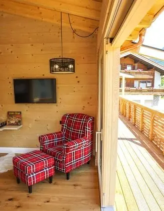 Alpenliebe Superior with Balcony, Boxspingbett, Nespresso machine, LP player
