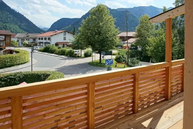 Alpenliebe Superior with Balcony, Boxspingbett, Nespresso machine, LP player