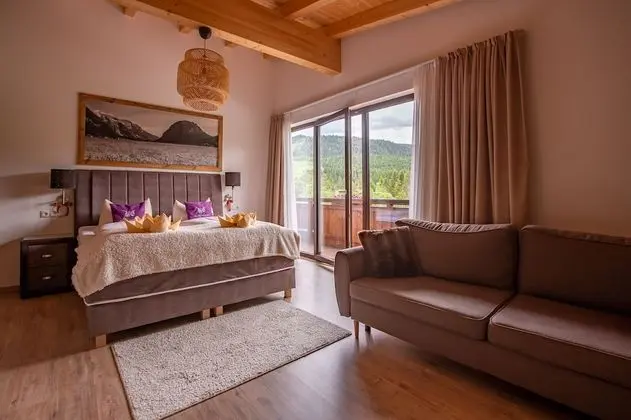 Tek Büyük Yataklı Oda, Balkon, Dağ Manzaralı