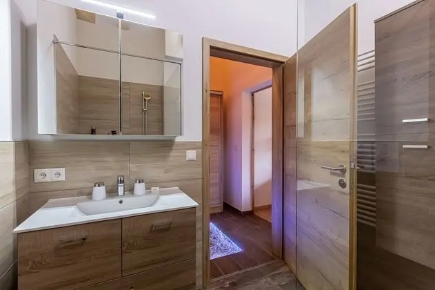 Tek Büyük Yataklı Oda, Balkon, Dağ Manzaralı