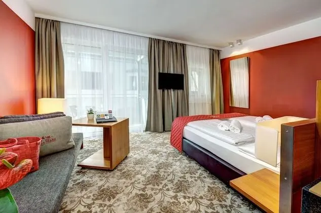 Design Tek Büyük Yataklı Oda, Balkon