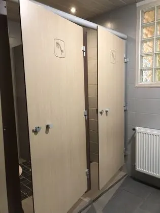 Ortak Ranzalı Oda, Sadece kadınlar için, Ortak Banyo